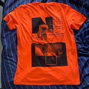 orange t shirt